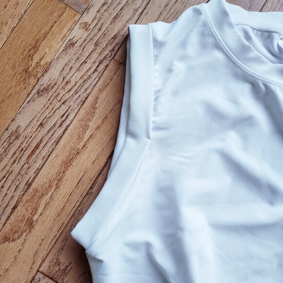 NWT Halara Crew Neck Cropped Yoga Tank Top Patitoff Flow M - Picture 4 of 11